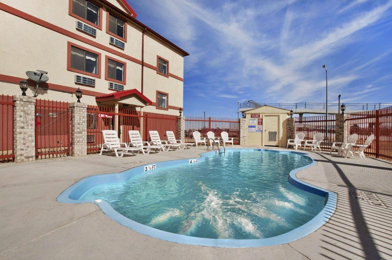 Howard Johnson By Wyndham Lubbock Tx Exterior photo