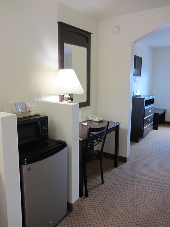 Howard Johnson By Wyndham Lubbock Tx Exterior photo
